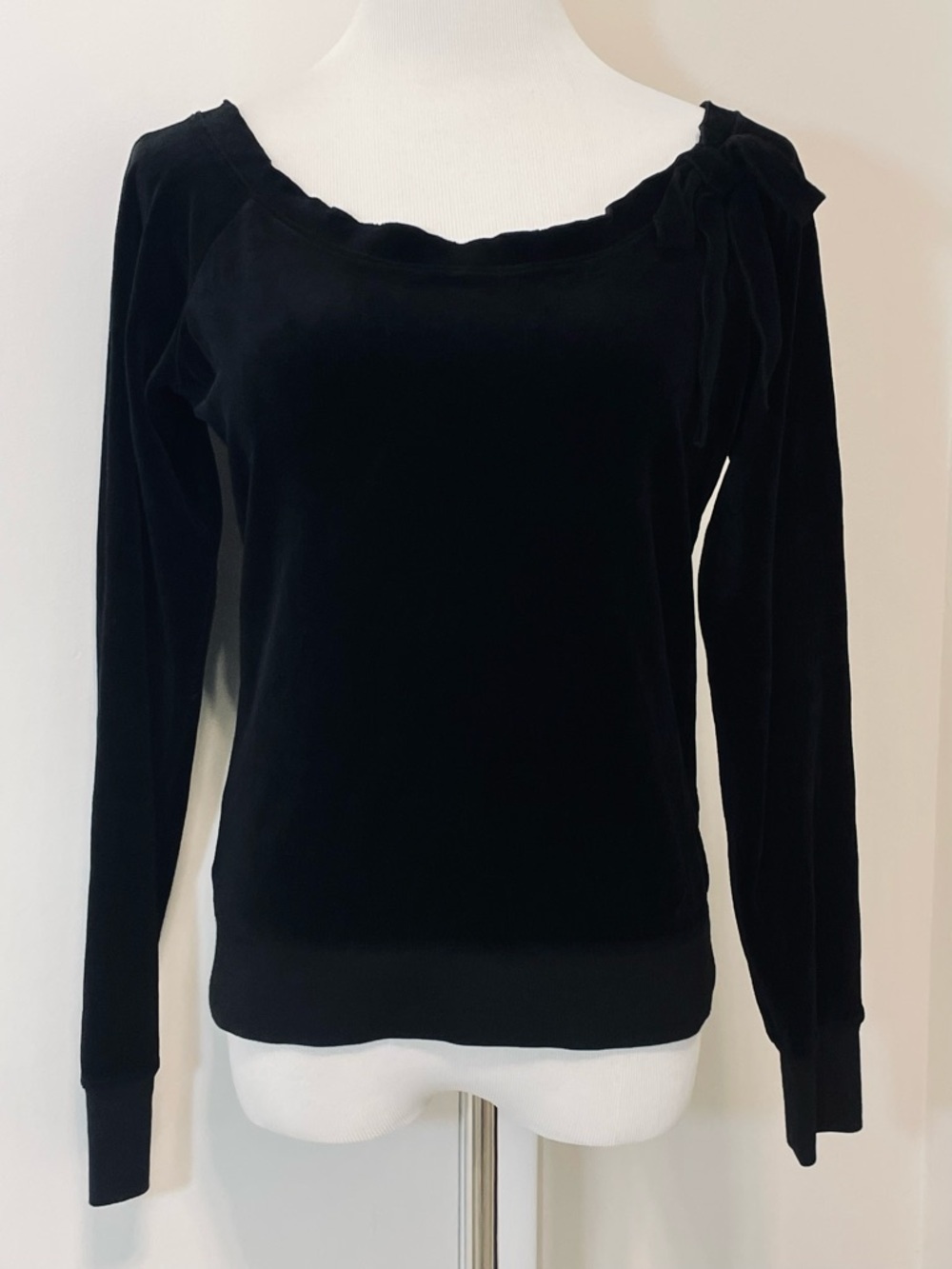 Y2K Juicy Couture Velour Long Sleeve Black Velvet Off the Shoulder Top size L